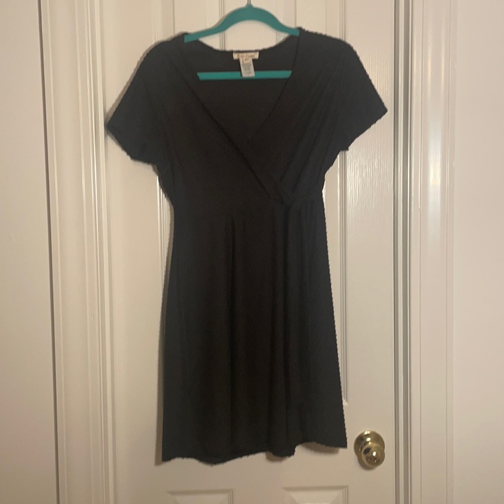 Women’s L black v-neck dress